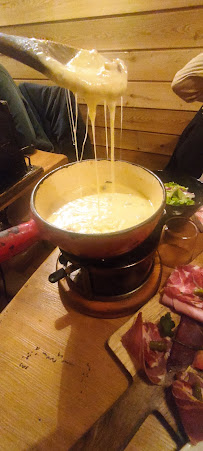 Fondue du Restaurant servant de la raclette La Meule Du Berger à Bordeaux - n°9