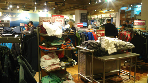 Sportswear Store «Columbia Sportswear Outlet Store at Historic Old Sellwood», reviews and photos, 1323 SE Tacoma St, Portland, OR 97202, USA