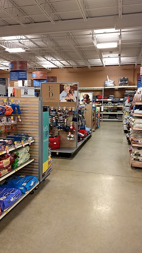 Pet Supply Store «PetSmart», reviews and photos, 162 S Gary Ave, Bloomingdale, IL 60108, USA