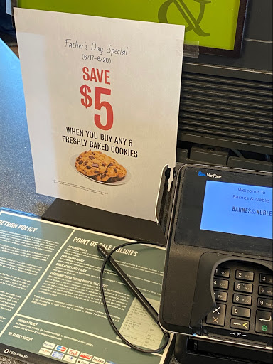 Book Store «Barnes & Noble», reviews and photos, 470 Universal Dr N, North Haven, CT 06473, USA