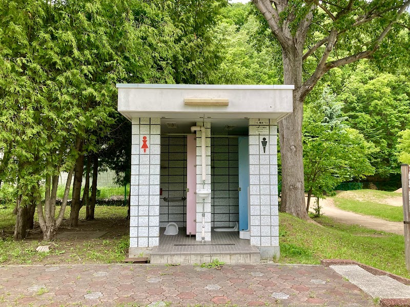 真駒内川緑地 公衆トイレ