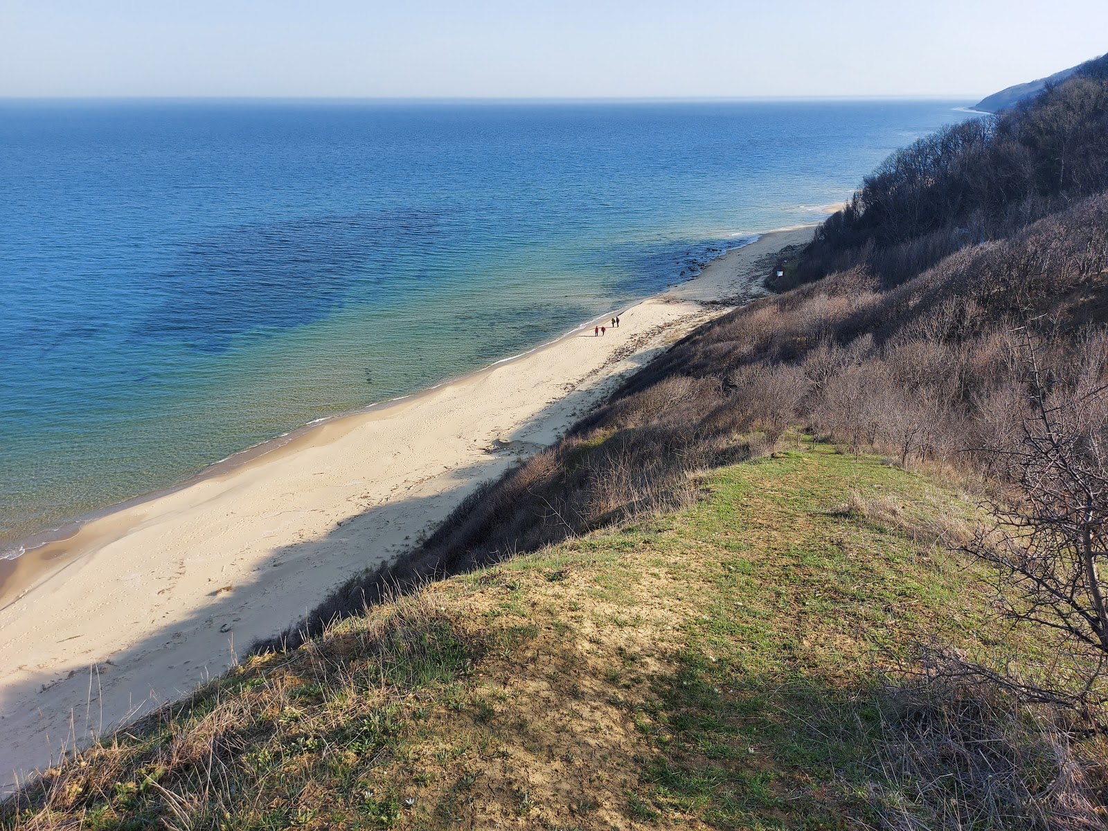 Photo de Peshova hut avec rivage droit, long