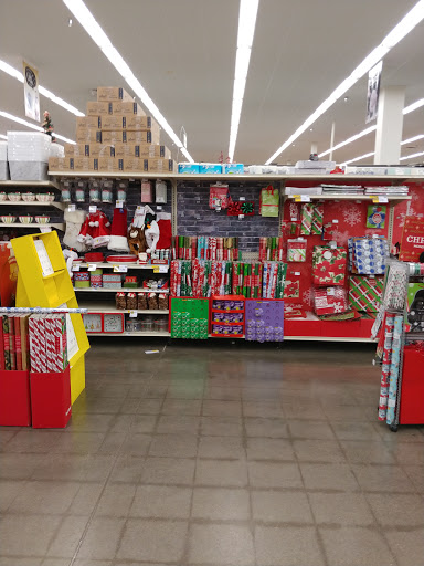 Supermarket «Hy-Vee», reviews and photos, 901 S 4th St, Clinton, IA 52732, USA