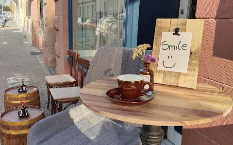 Le Petit Café image