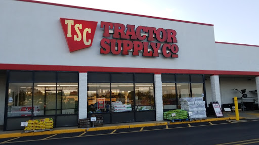 Home Improvement Store «Tractor Supply Co.», reviews and photos, 405 E Clifty Dr, Madison, IN 47250, USA