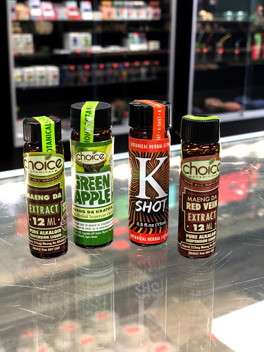 Tobacco Shop «Pipe Dreams Smoke Shop», reviews and photos, 13971 N Cleveland Ave #13, North Fort Myers, FL 33903, USA