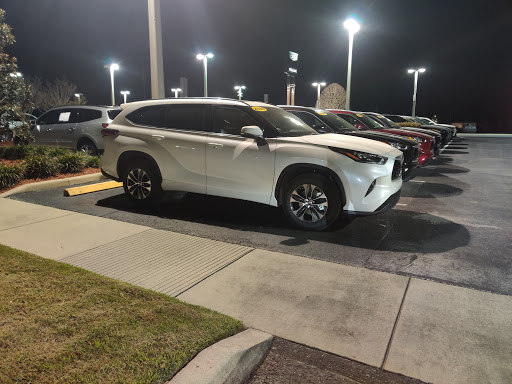 Used Car Dealer «Village Toyota», reviews and photos, 2431 S Suncoast Blvd, Homosassa, FL 34448, USA