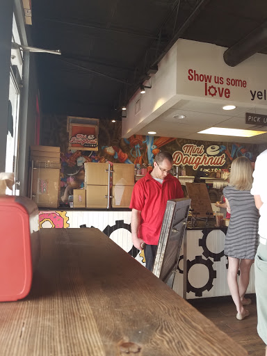 Donut Shop «Mini Doughnut Factory», reviews and photos, 2109 S Dale Mabry Hwy, Tampa, FL 33629, USA