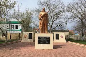 Памятник воинам, погибшим в Великой Отечественной Войне image