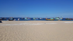 Xuan Hoa beach'in fotoğrafı çok temiz temizlik seviyesi ile