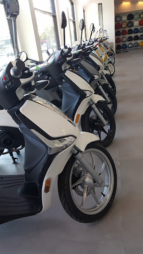 Motor Scooter Dealer «Vespa of Sherman Oaks», reviews and photos, 13629 Ventura Blvd, Sherman Oaks, CA 91423, USA