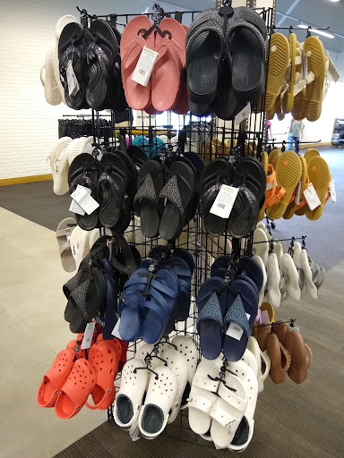 Shoe Store «DSW Designer Shoe Warehouse», reviews and photos, 113 Mill Plain Rd, Danbury, CT 06811, USA