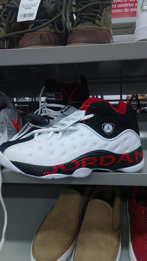 Clothing Store «Burlington Coat Factory», reviews and photos, 1965 N Pebble Creek Pkwy, Goodyear, AZ 85395, USA