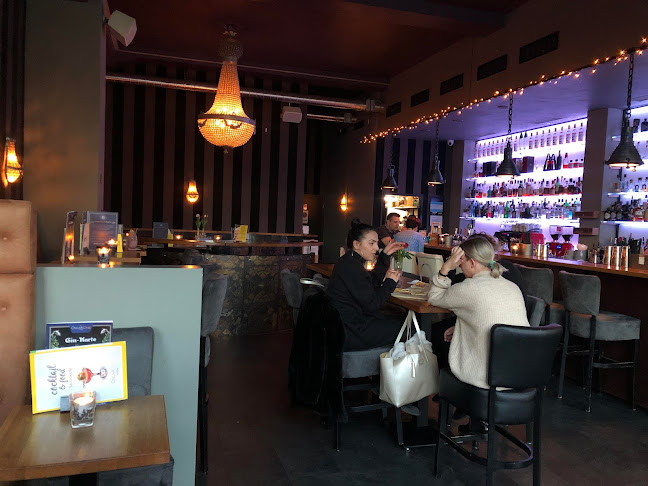 Kommentare und Rezensionen über OscarOne Bar & Lounge