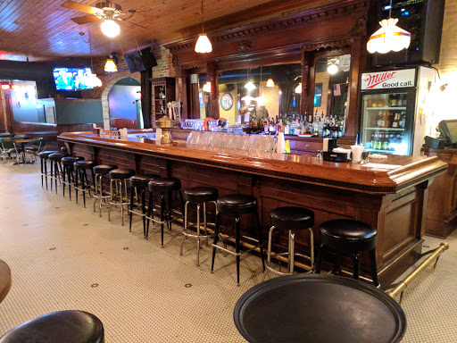 Bars with reserved areas for couples in Milwaukee