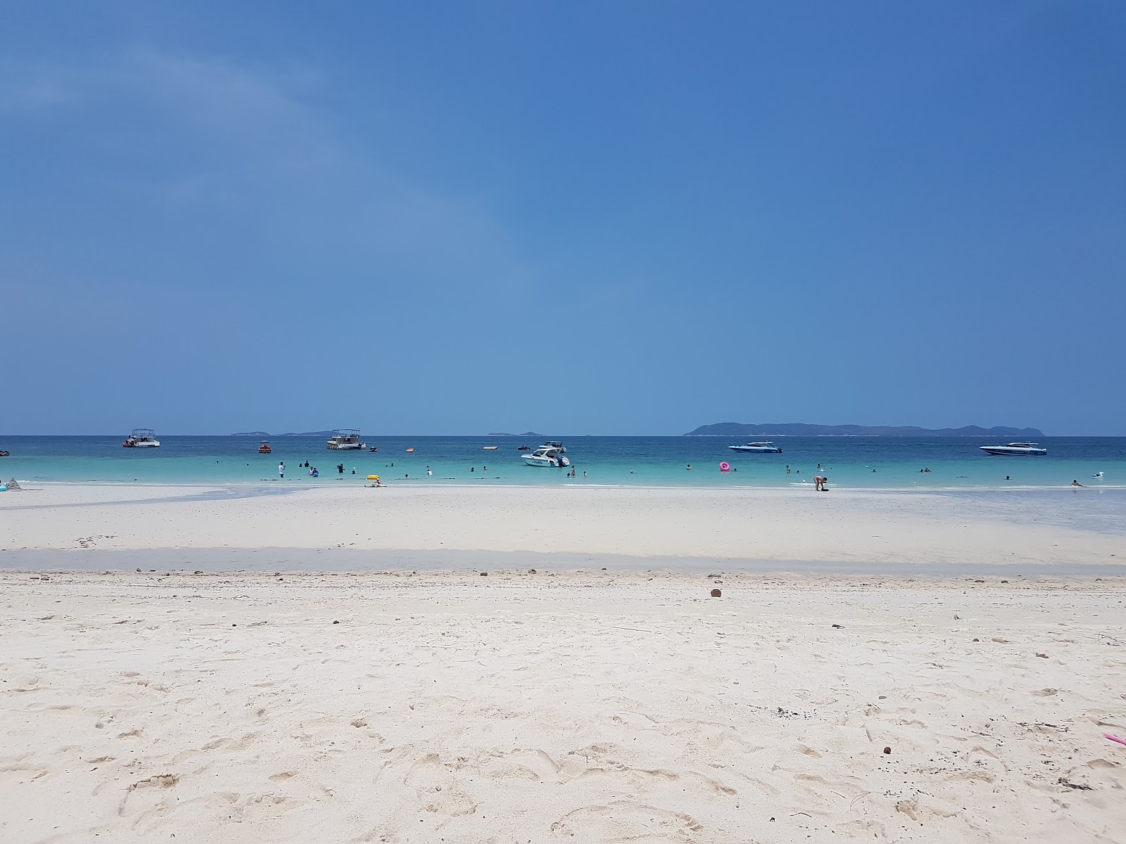 Valokuva Tien Beachista. sisältäen tilava ranta
