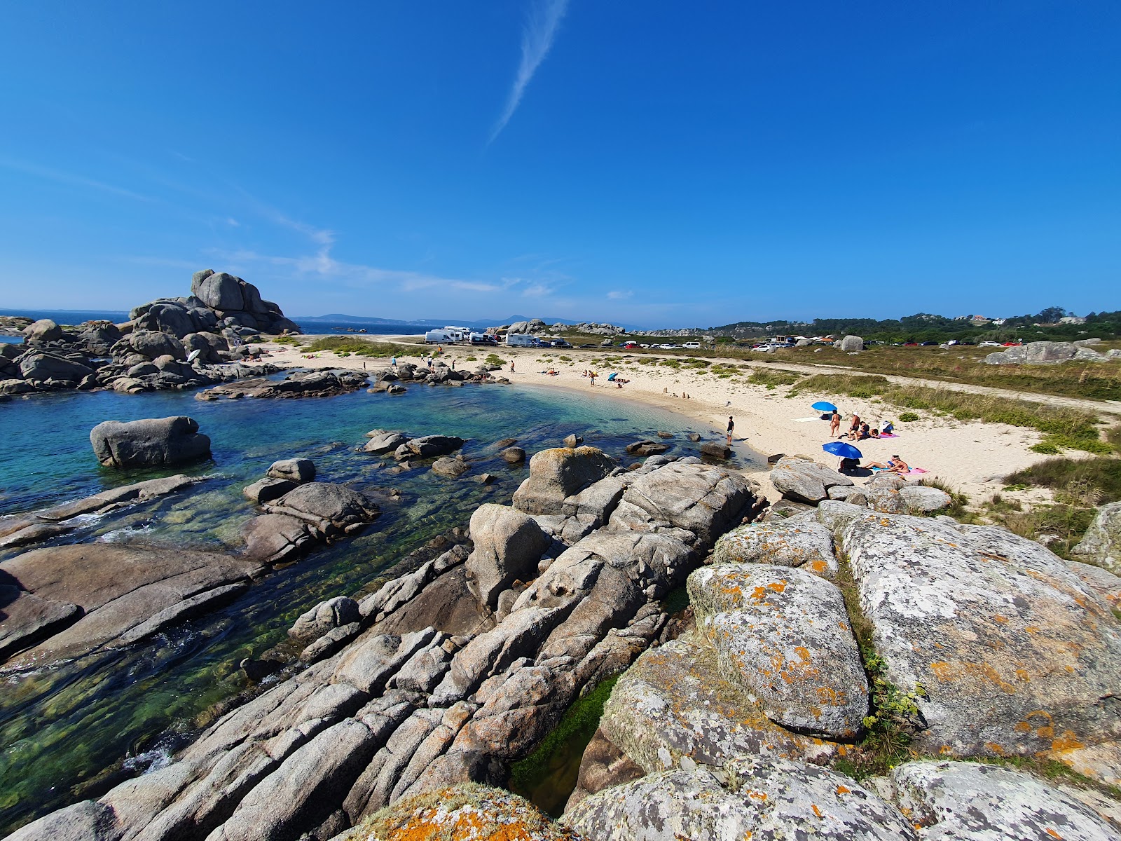 Fotografija Praia do Con z svetel pesek površino