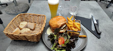 Hamburger du Restaurant français Au Montagnard à Murol - n°1