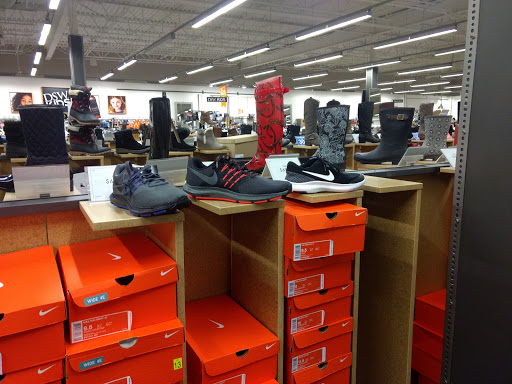 Shoe Store «DSW Designer Shoe Warehouse», reviews and photos, 24570 Dulles Landing Dr #120, Dulles, VA 20166, USA