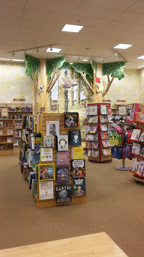 Book Store «Barnes & Noble Booksellers South Corona», reviews and photos, 2470 Tuscany St #101, Corona, CA 92881, USA