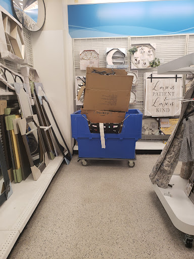 Clothing Store «Ross Dress for Less», reviews and photos, 99 Eglin Pkwy NE, Fort Walton Beach, FL 32548, USA