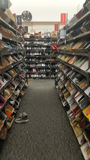 Department Store «Nordstrom Rack The Shops at Oak Brook Place», reviews and photos, 2155 22nd St, Oak Brook, IL 60523, USA