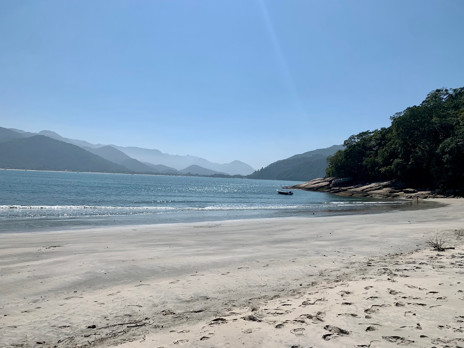 Foto de Praia Grande do Tamandua con arena fina beige superficie