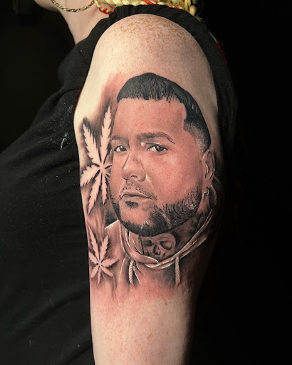 Explore biceps tattoo ideas, creative tattoo ideas in Orlando, available at Bendito dolor tattoo