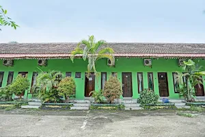 Super OYO 1415 Gelora Guest House image