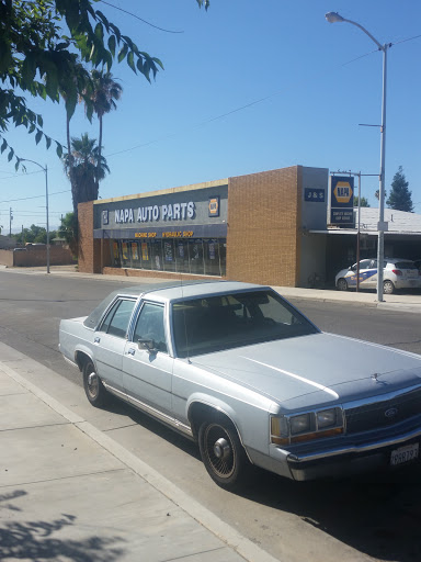 Auto Parts Store «NAPA Auto Parts - Country Auto & Truck Inc», reviews and photos, 501 Main St, Taft, CA 93268, USA