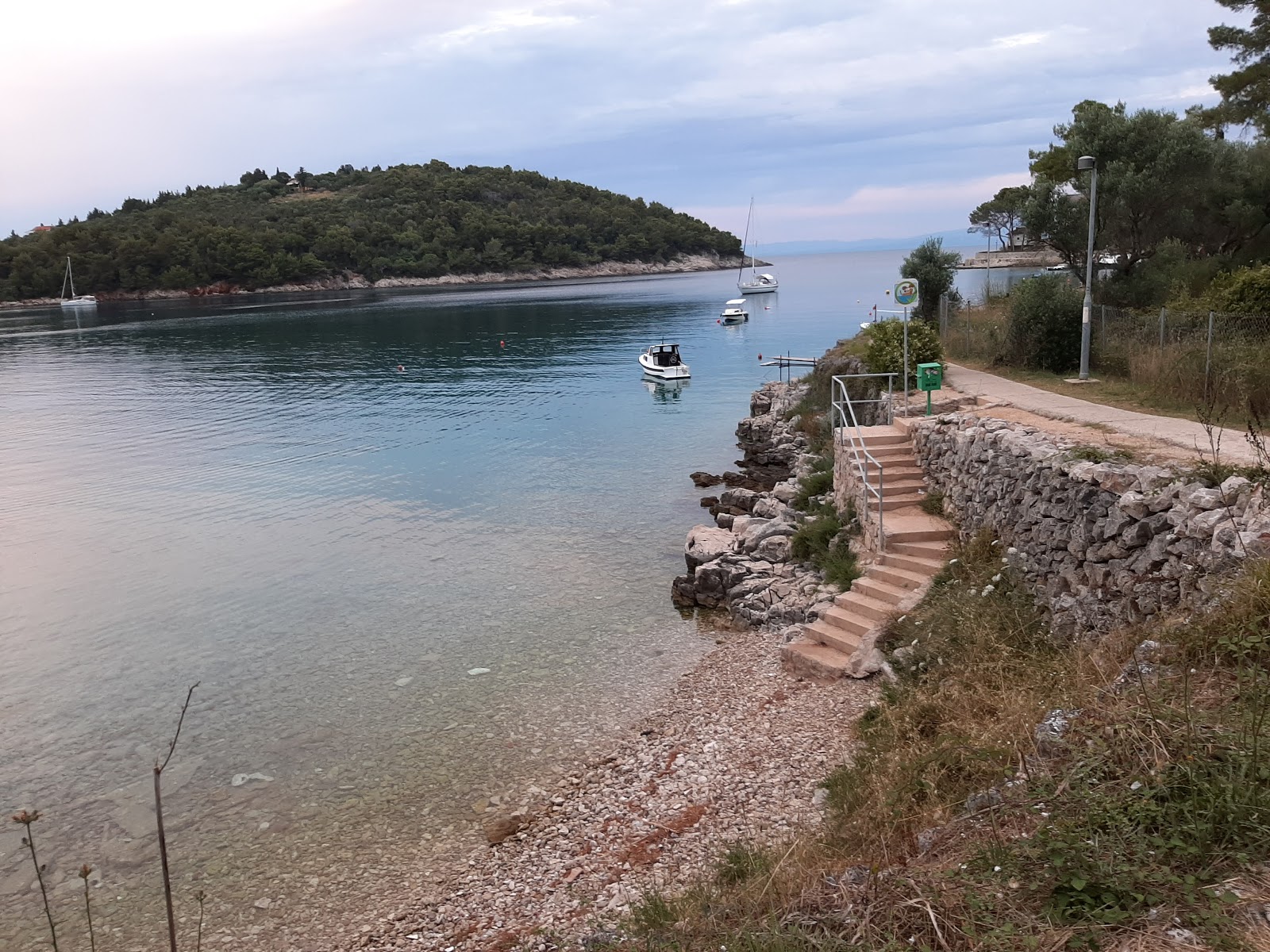 Valdarke Dog Beach'in fotoğrafı ve yerleşim