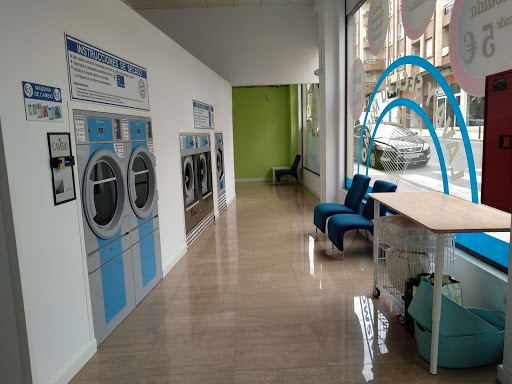 LAVANDERÍA DE AUTOSERVICIO La tabla de lavar