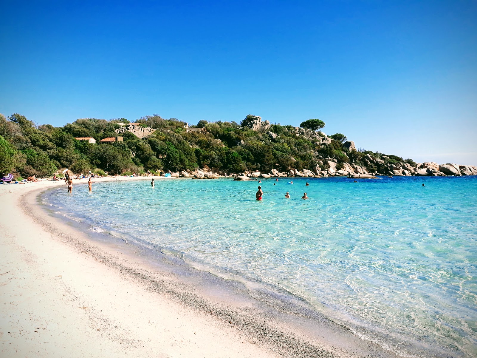 Photo de Plage de Santa Giulia II avec sable lumineux de surface