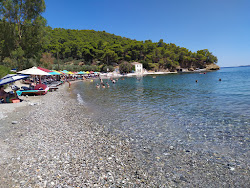 Monastiri Beach'in fotoğrafı geniş bir kıyı şeridi ile birlikte