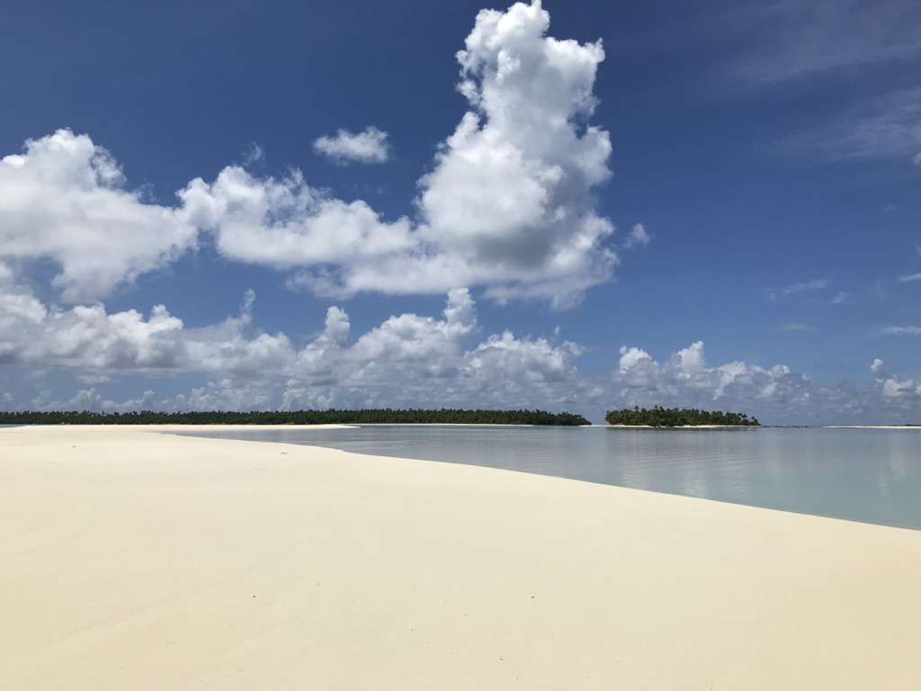 Aitutaki Sandbank的照片 带有直岸