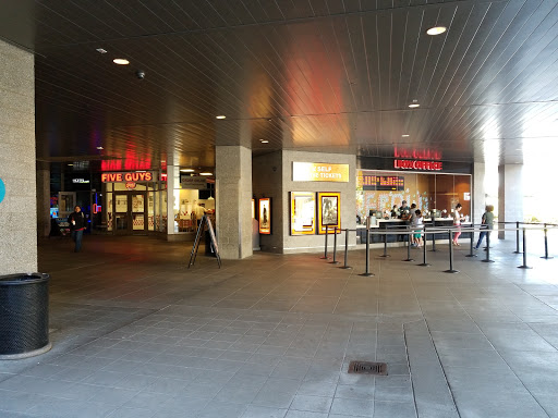 Cinemas with sofas in Seattle