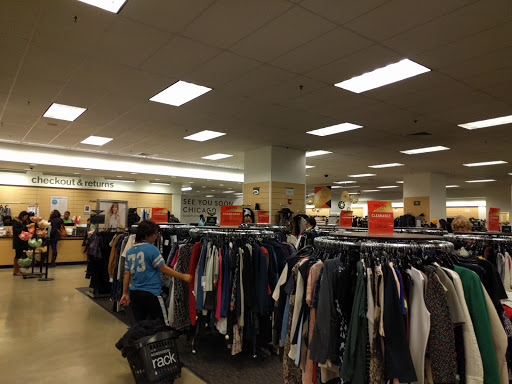 Department Store «Nordstrom Rack Chicago Avenue», reviews and photos, 101 E Chicago Ave, Chicago, IL 60611, USA