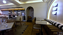 Atmosphère du Café Hoche Cannes - Restaurant, Brasserie, Salon de thé Rue Hoche - n°14