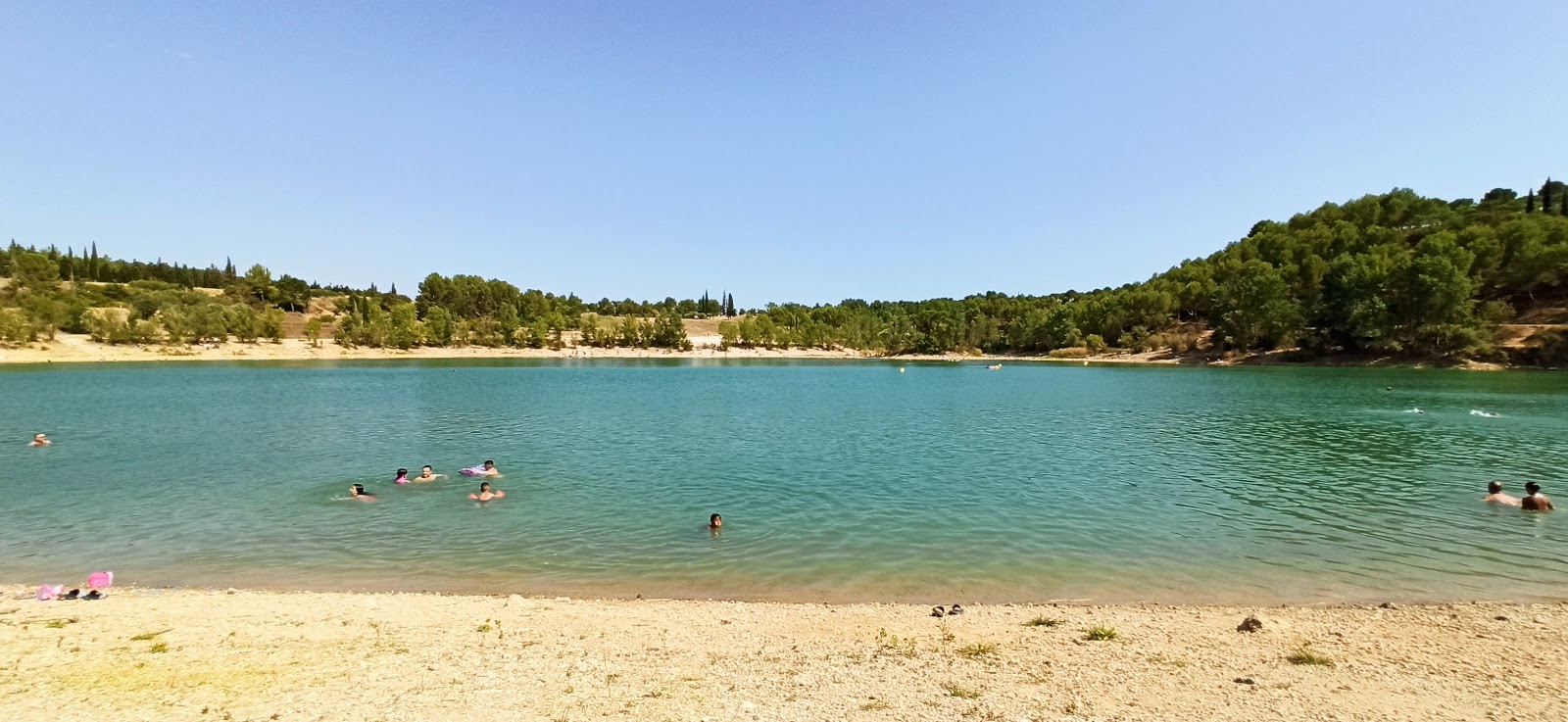 Foto von Plage du Lac du Cres mit eine gerade küstenlinie