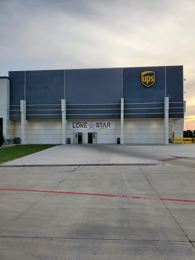 Shipping and Mailing Service «UPS Customer Center», reviews and photos, 379 Exchange Dr, Arlington, TX 76011, USA