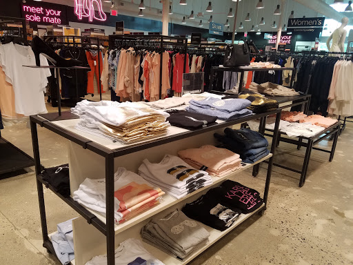 Department Store «Saks OFF 5TH», reviews and photos, 12995 Fair Lakes Shopping Center, Fairfax, VA 22033, USA