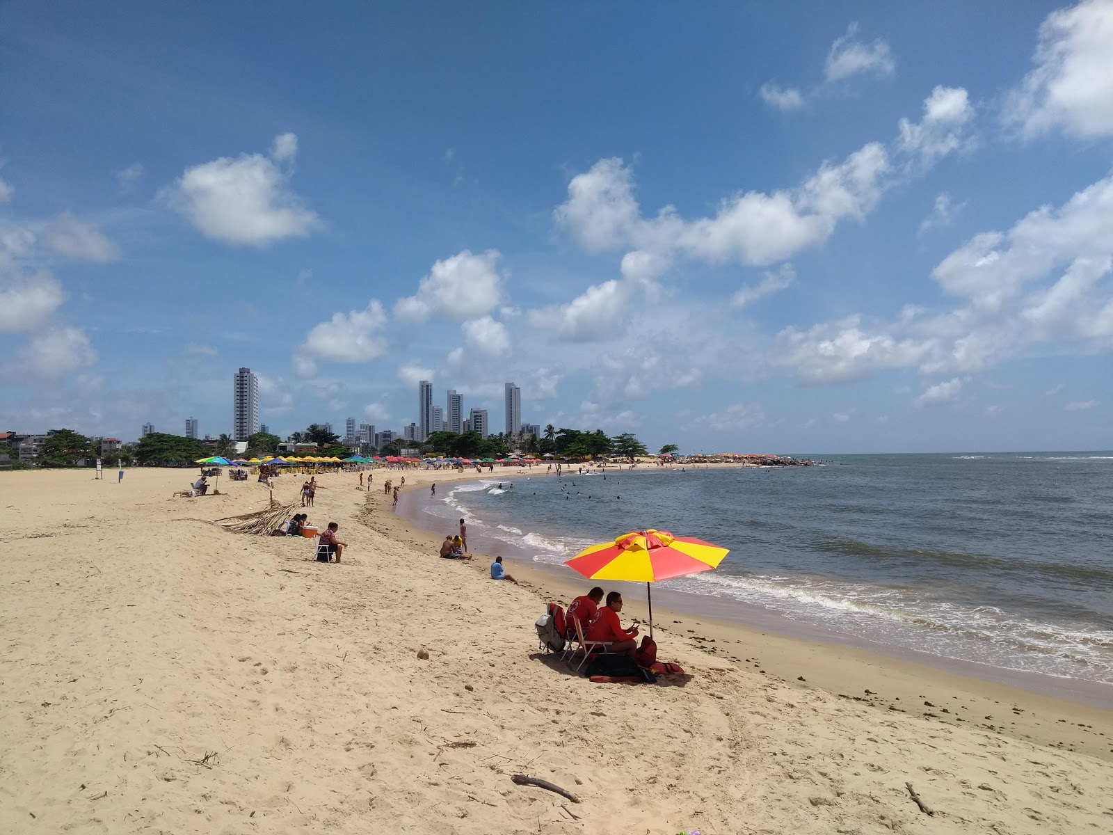 Foto di Praia de Barra de Jangada con una superficie del sabbia beige fine