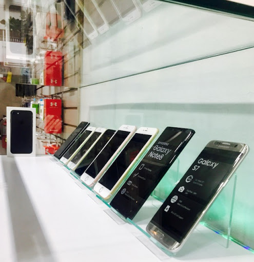 Mobile Phone Repair Shop «CPR Cell Phone Repair Downtown Miami», reviews and photos, 354 SE 1st St, Miami, FL 33131, USA