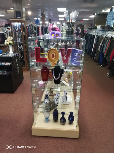 Thrift Store «Nifty Thrifty Shop LLC», reviews and photos, 4200 39th Ave, Kenosha, WI 53144, USA