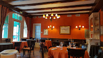 Atmosphère du Restaurant français Hotel Restaurant Salle de réunion Logis le Paris Nice à Joigny - n°2
