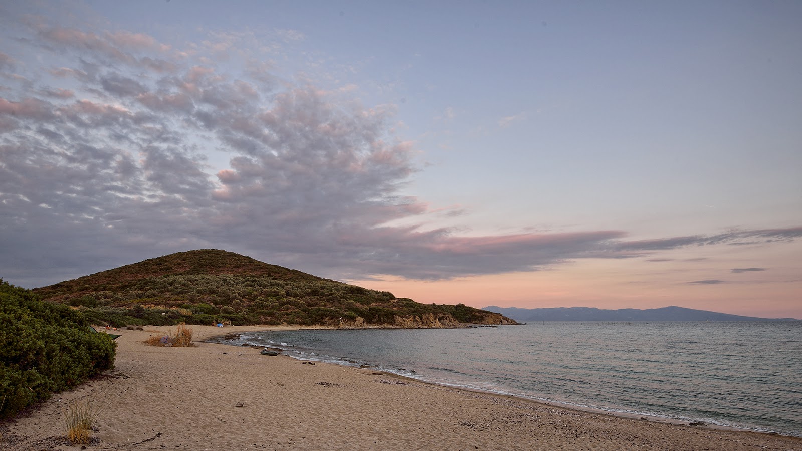 Foto von Elies beach II mit viele kleine buchten