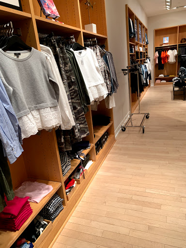 Clothing Store «J.Crew», reviews and photos, 4400 Sharon Rd #196, Charlotte, NC 28211, USA