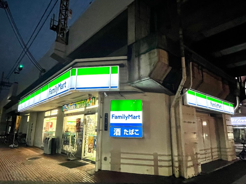 ファミリーマート 小阪駅前店
