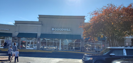 Goodwill, 39 Town and Country Dr, Fredericksburg, VA 22405, USA, 
