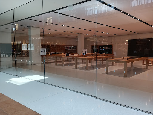 Computer Store «Apple Jordan Creek», reviews and photos, 101 Jordan Creek Pkwy, West Des Moines, IA 50266, USA